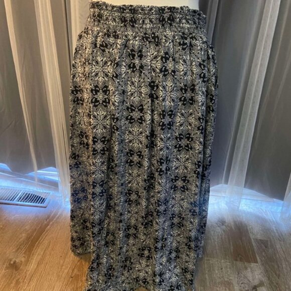 Torrid size 4 Bandana Paisley Maxi Challis Smocked Waist Tie Skirt - Picture 10 of 10